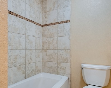 1900 Villa Palms Court - Photo Thumbnail 10