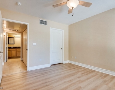 1900 Villa Palms Court - Photo Thumbnail 8