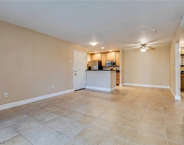 1900 Villa Palms Court - Photo Thumbnail 4