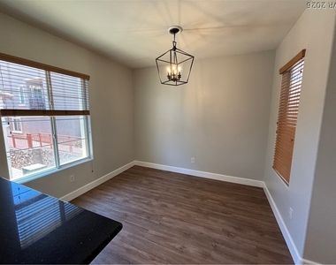 1895 Ardilea Street - Photo Thumbnail 4