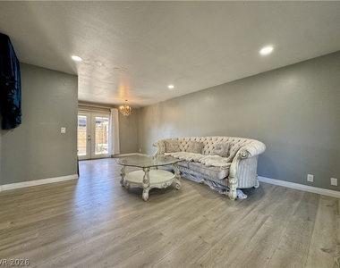 6224 Meadowhaven Lane - Photo Thumbnail 4