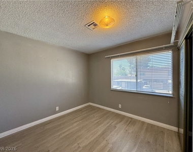 6224 Meadowhaven Lane - Photo Thumbnail 9