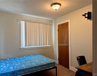 10 Maple Avenue - Photo Thumbnail 9