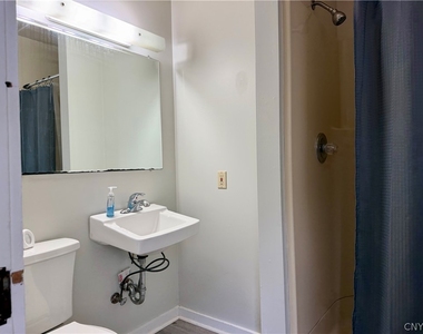 10 Maple Avenue - Photo Thumbnail 5