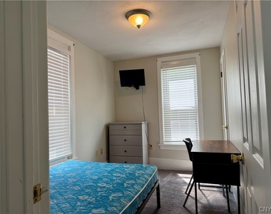 10 Maple Avenue - Photo Thumbnail 8