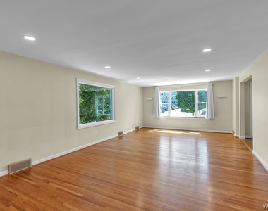 69 Berryman Drive - Photo Thumbnail 2