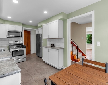 69 Berryman Drive - Photo Thumbnail 11