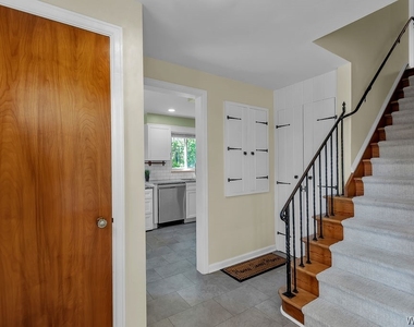 69 Berryman Drive - Photo Thumbnail 16