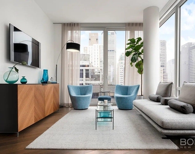 East 44th Street - Photo Thumbnail 3