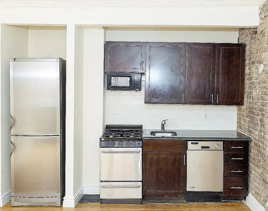 340 East 61st Street - Photo Thumbnail 1