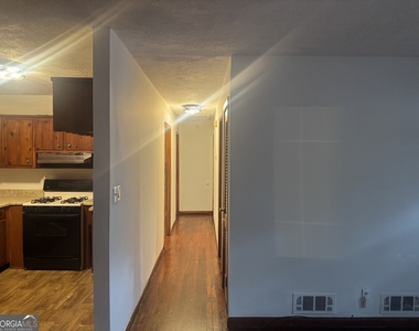 1569 Rock Cut Road - Photo Thumbnail 6