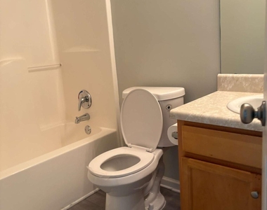 122 Remington Place Drive - Photo Thumbnail 13