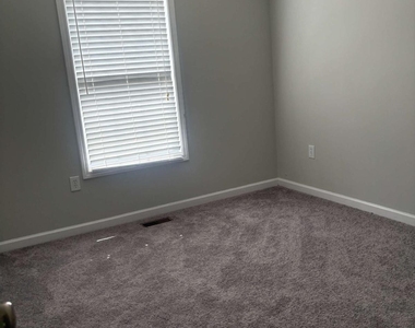122 Remington Place Drive - Photo Thumbnail 9
