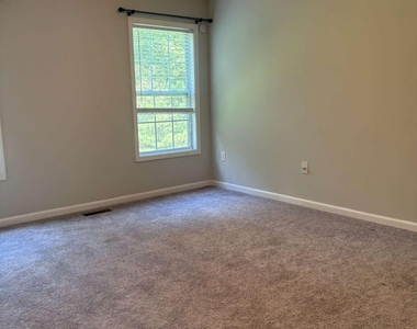 122 Remington Place Drive - Photo Thumbnail 11