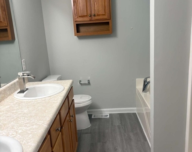 122 Remington Place Drive - Photo Thumbnail 12