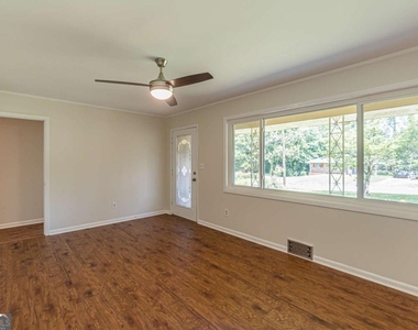 3213 Bobbie Lane - Photo Thumbnail 4