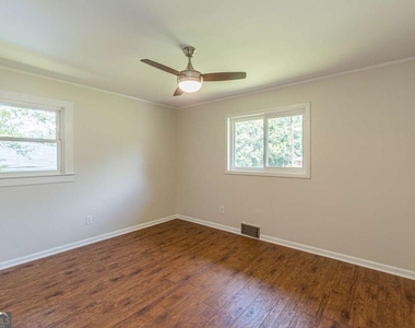 3213 Bobbie Lane - Photo Thumbnail 15
