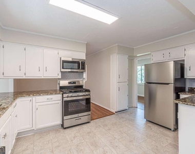 3213 Bobbie Lane - Photo Thumbnail 7