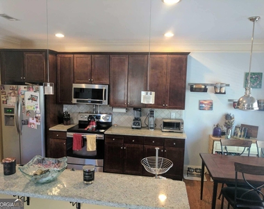 658 Irwin Street Ne - Photo Thumbnail 4