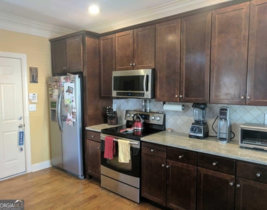 658 Irwin Street Ne - Photo Thumbnail 7