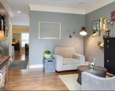 658 Irwin Street Ne - Photo Thumbnail 2