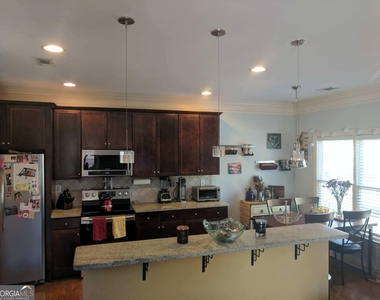 658 Irwin Street Ne - Photo Thumbnail 5