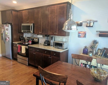 658 Irwin Street Ne - Photo Thumbnail 6