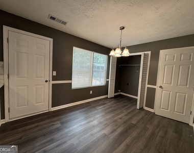 330 Crestfield Circle - Photo Thumbnail 4