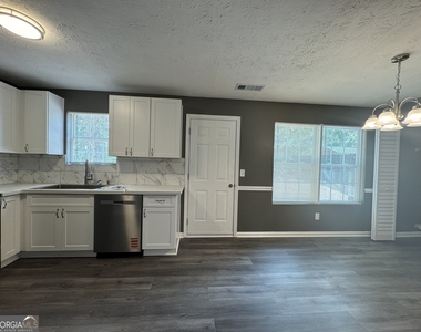 330 Crestfield Circle - Photo Thumbnail 2