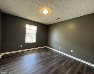 330 Crestfield Circle - Photo Thumbnail 6