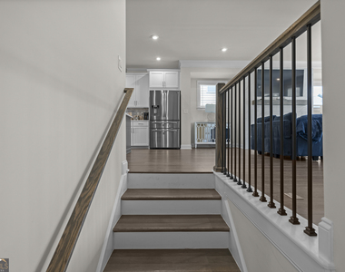 2042 Violet Lane - Photo Thumbnail 4