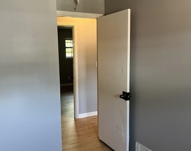 6354 Shannon Parkway - Photo Thumbnail 11