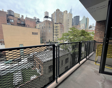 East 35th St and 3rd Ave - Photo Thumbnail 9