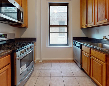 565 West 204th Street - Photo Thumbnail 4