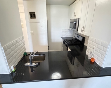 16-70 Bell Boulevard - Photo Thumbnail 5