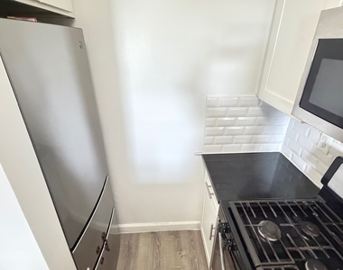 16-70 Bell Boulevard - Photo Thumbnail 3