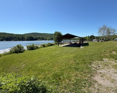 144 Lakeside Dr - Photo Thumbnail 4