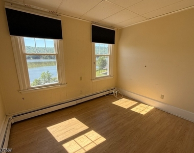144 Lakeside Dr - Photo Thumbnail 1