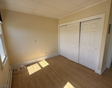 144 Lakeside Dr - Photo Thumbnail 2