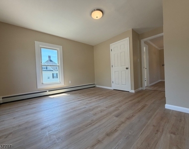 28 Diller Ave - Photo Thumbnail 6