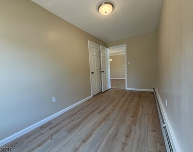 28 Diller Ave - Photo Thumbnail 8