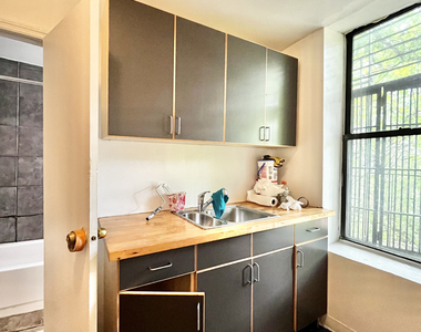 147 Starr Street - Photo Thumbnail 13