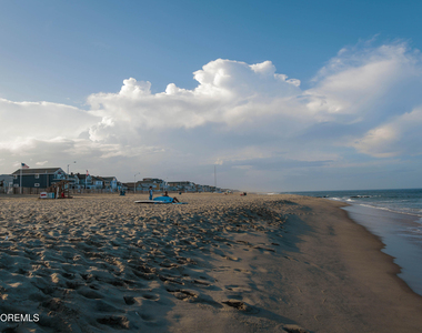 419 Beach Front - Photo Thumbnail 26