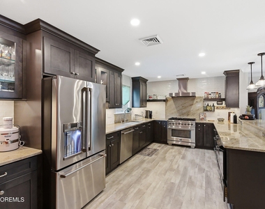 1734 Yorktowne Boulevard - Photo Thumbnail 12