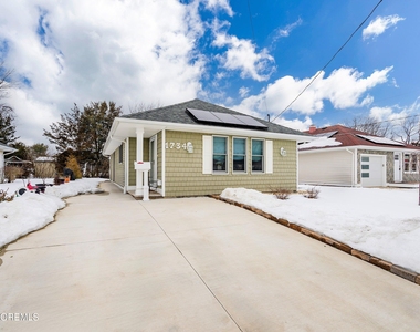1734 Yorktowne Boulevard - Photo Thumbnail 1