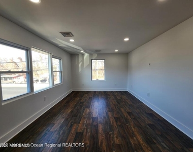 105 Summit Avenue - Photo Thumbnail 5