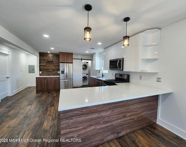 105 Summit Avenue - Photo Thumbnail 4
