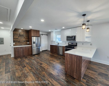105 Summit Avenue - Photo Thumbnail 3