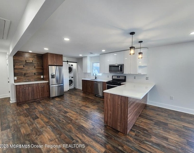 105 Summit Avenue - Photo Thumbnail 2