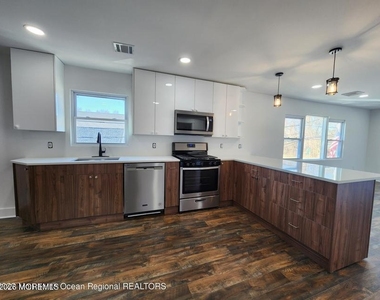 105 Summit Avenue - Photo Thumbnail 11